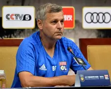 清晨里昂备战意大利杯皇家马德里伤情更新，曼联遗憾出局备战德国杯瞬间刷屏的简单介绍